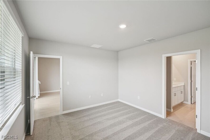 Building Photo - 17549 Woodland Ct