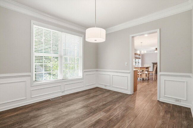Building Photo - "Exquisite 4-Bed Sanctuary with Cozy Fireplace & Spacious 2,204 Square Foot Layout on Willoughby ...