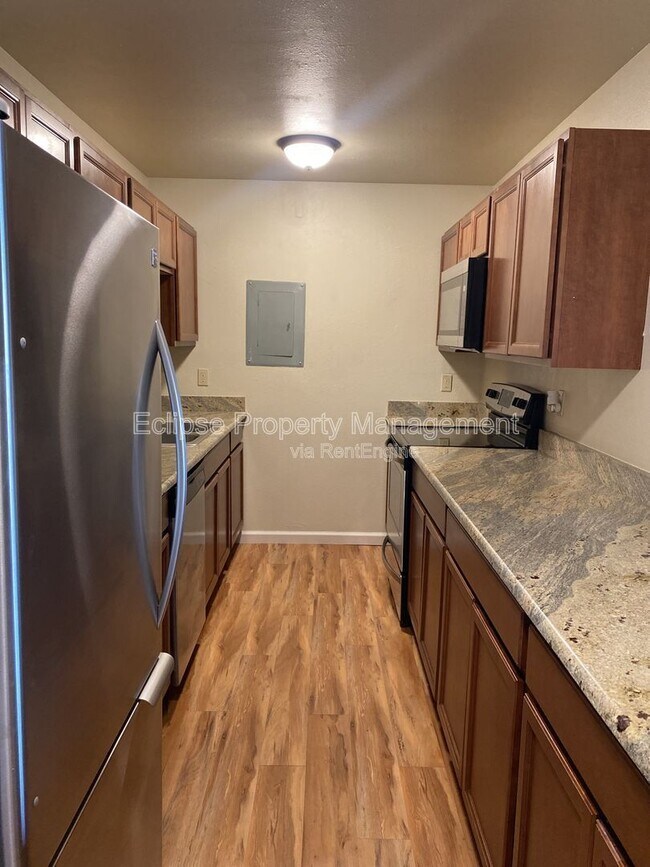 Building Photo - 512 Bell Ct