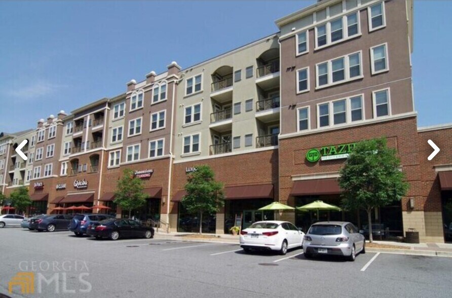 Shops, restaurants walking distance. - 5559 glenridge dr,