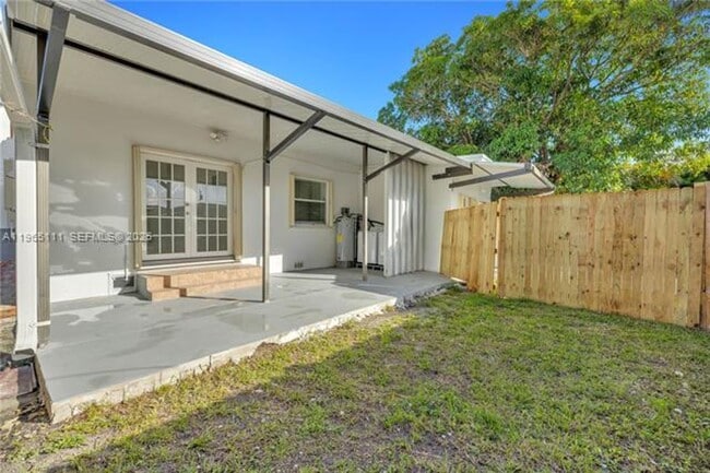 Building Photo - 536 NW 25th Ave