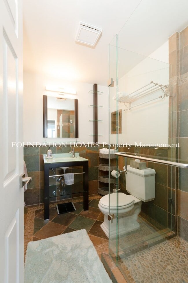 Building Photo - 2BR/2BA Waterfront Corner Condo!  Storage!  Covered Parking! FOUNDATION