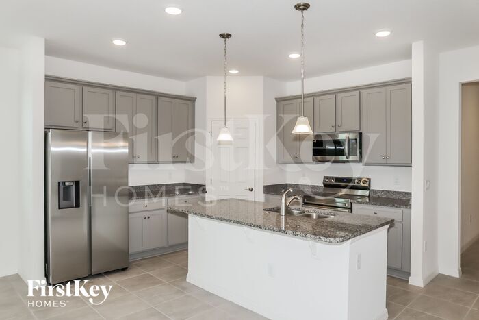 Building Photo - 3208 John Young Pkwy