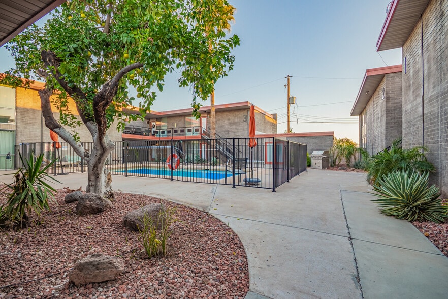 Building Photo - 1225 E Medlock Dr