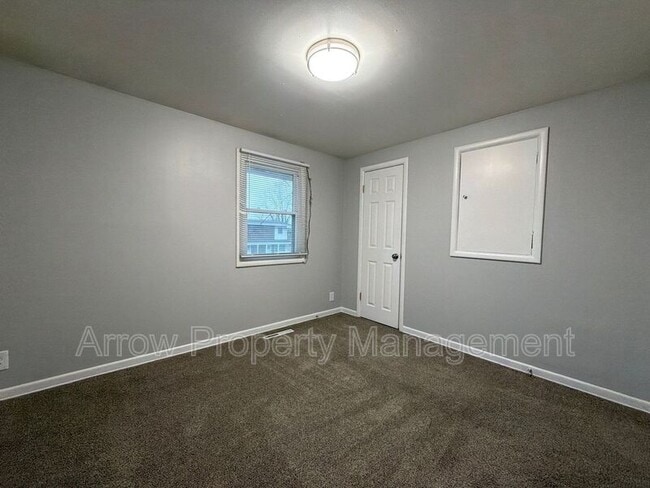 Building Photo - 5421 Benton St