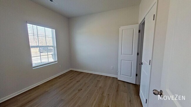 Building Photo - 12 Fernhill Ln
