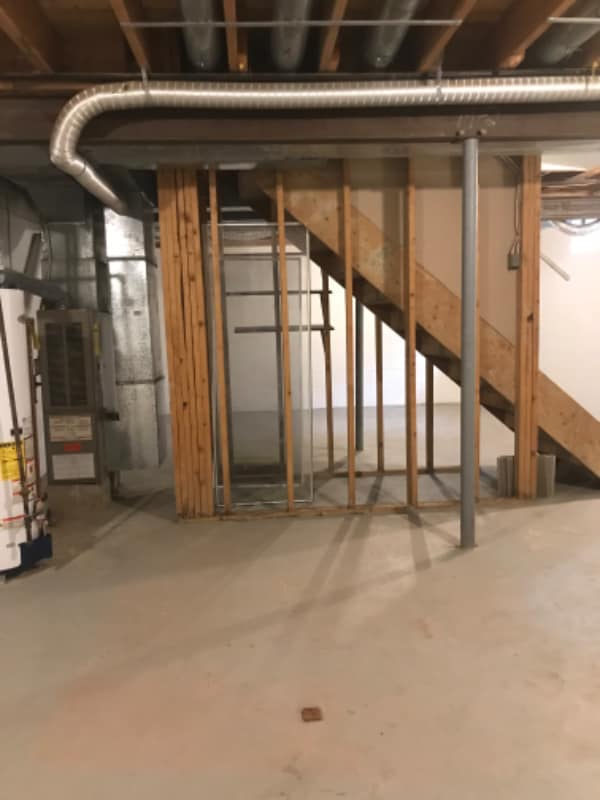 Building Photo - 5482 Country Club Ln