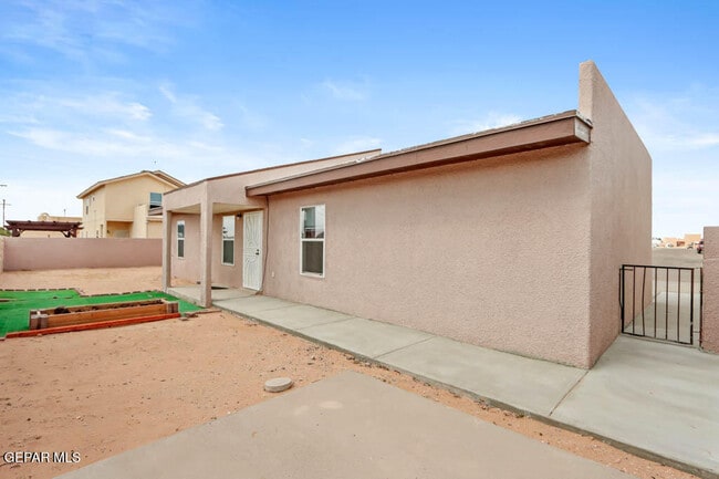 Building Photo - 11564 Jamaican Palm Dr