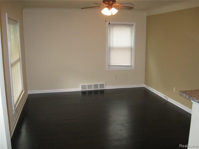 Building Photo - 141 De Villen Ave