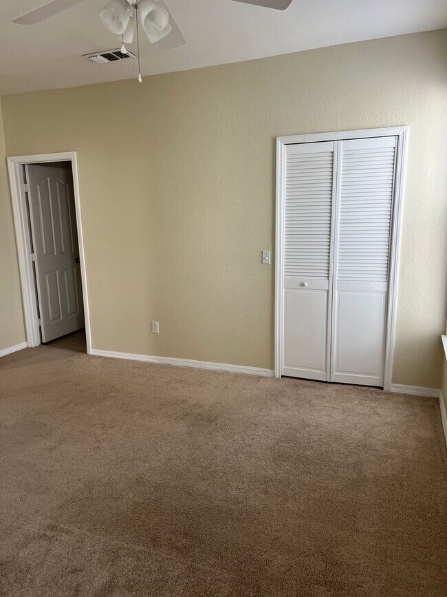 Building Photo - Maitland Area 2/2 Condo with Water View
