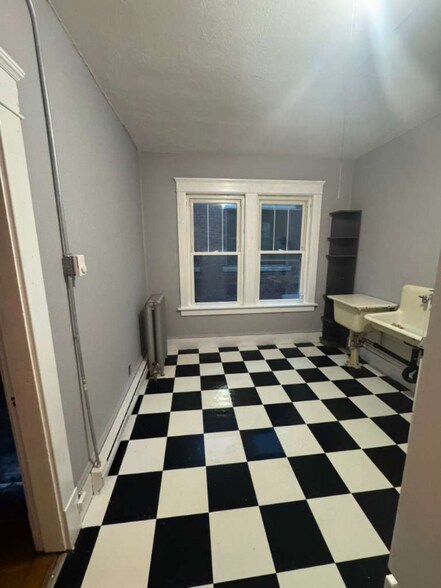 Building Photo - 11 Conway St