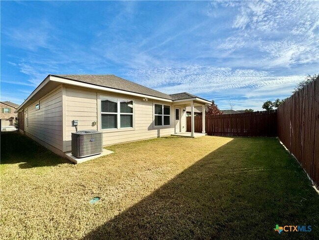 Building Photo - 224 Yoakum St