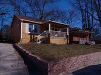 Building Photo - 1004 Alaska St
