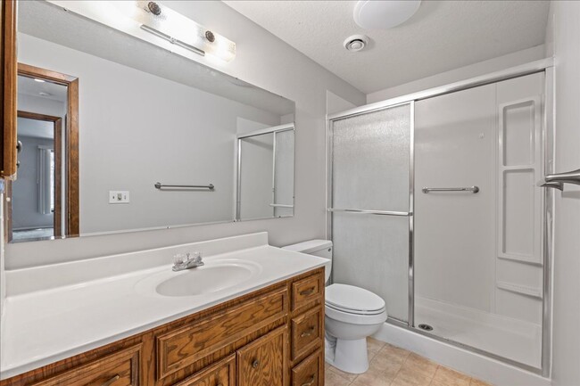 Building Photo - 2 bedroom 2 bath townhome located on the B...