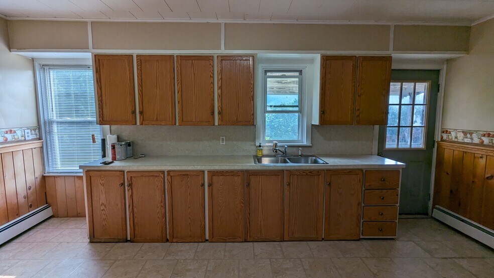 Beautiful Oak cabinets - 237 Pleasant St