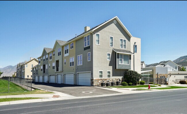 Building Photo - Your Next Home Awaits!