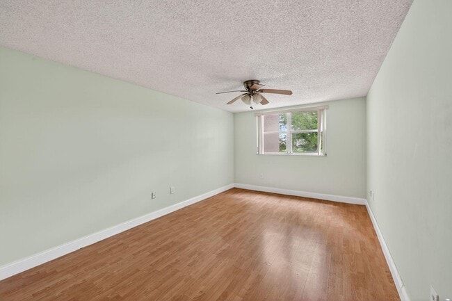 Building Photo - 8373 Lake Dr