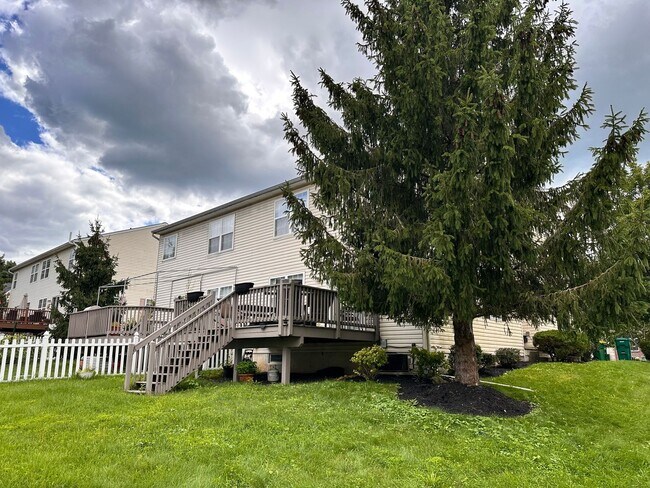 Building Photo - 3685 Clauss Dr