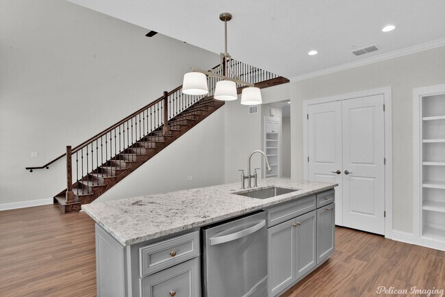 Building Photo - Luxury, Convenience & Fun All in One! Noth...