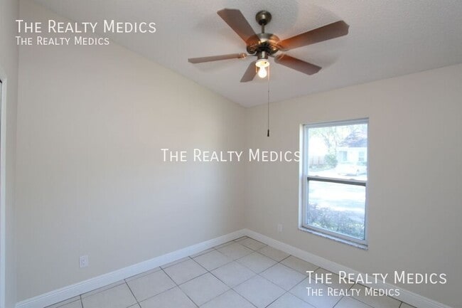 Building Photo - 7761 Country Pl