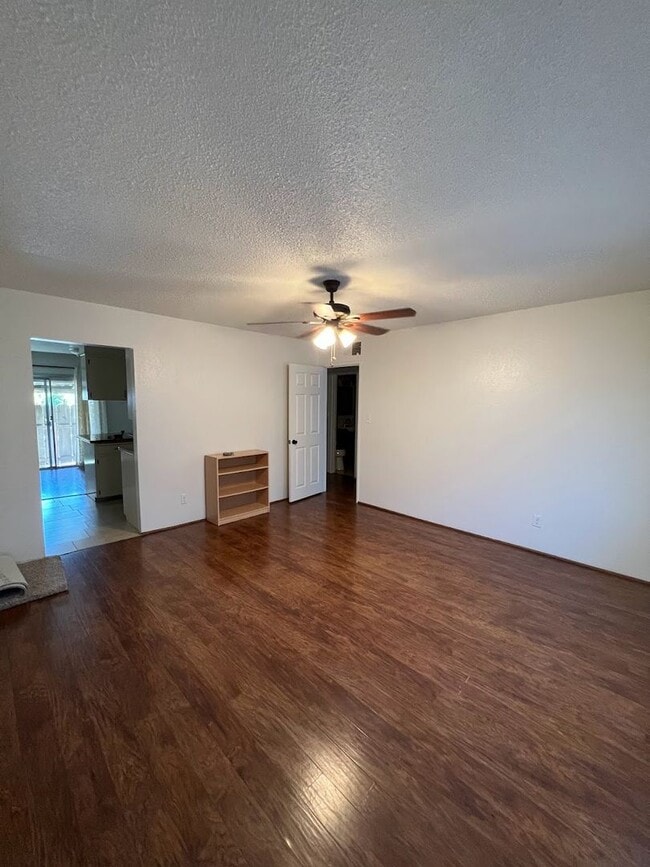 Building Photo - Charming Apartment with Solar