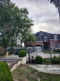 Building Photo - 6015 Ladonia St