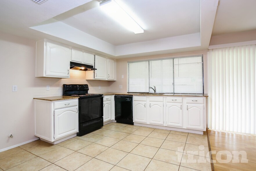 Building Photo - 5655 Hardwood Forest Dr