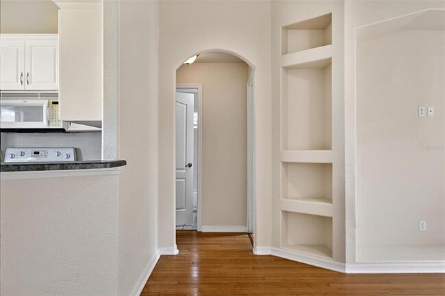 Building Photo - 9 Lytton Ln