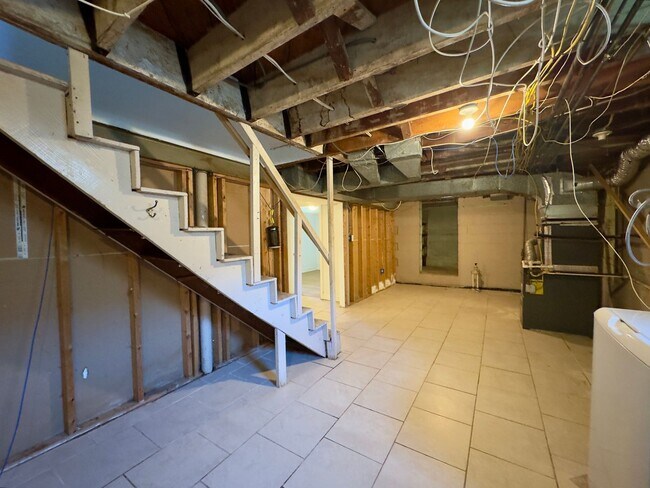 Building Photo - 7906 Hillendale Rd