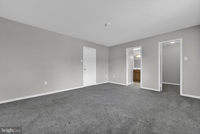 Building Photo - 1702 Village Rd