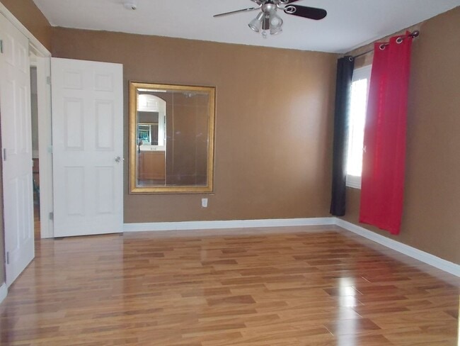 Building Photo - Beautiful 3-Bedroom Two-Story Home in Well...