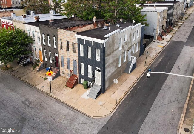 Building Photo - 311 S Pulaski St