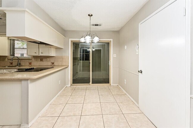 Building Photo - 16911 Memorial Oaks Ln