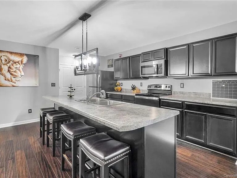 Building Photo - 1635 Hooper Court