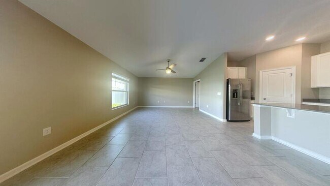 Building Photo - 272 Bergamot Lp