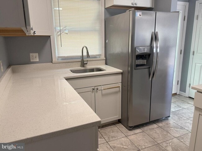 Building Photo - 5804 Shoshone Dr