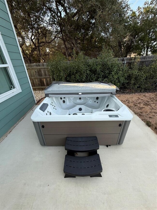 Building Photo - 410 Summit Ridge Dr N