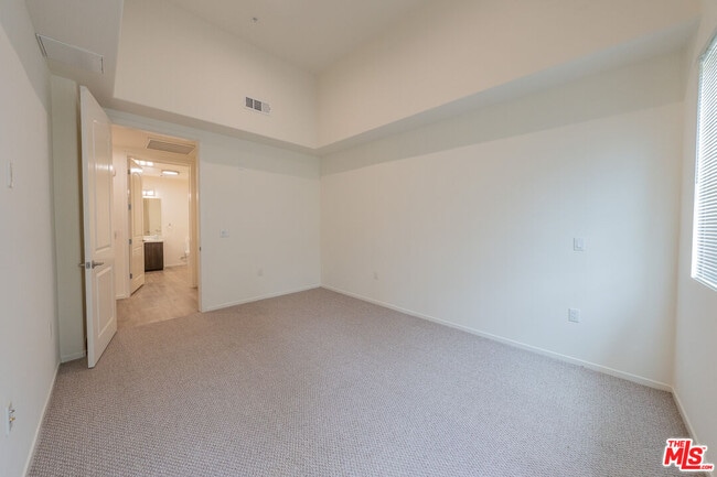 Building Photo - 124 W Colorado St