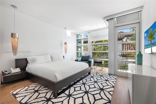 Building Photo - 440 S Hibiscus Dr