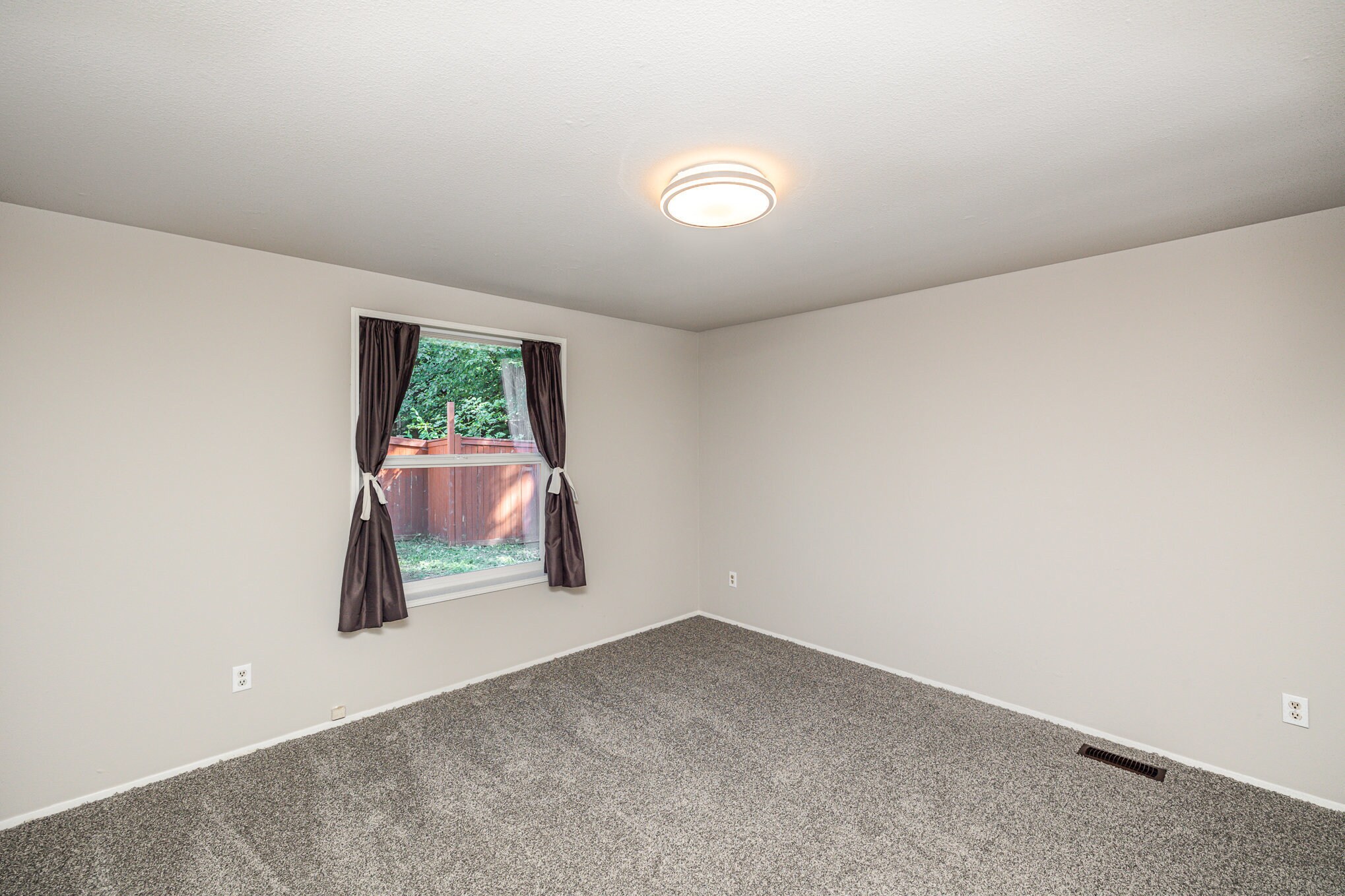 Building Photo - 15832 18th Pl W