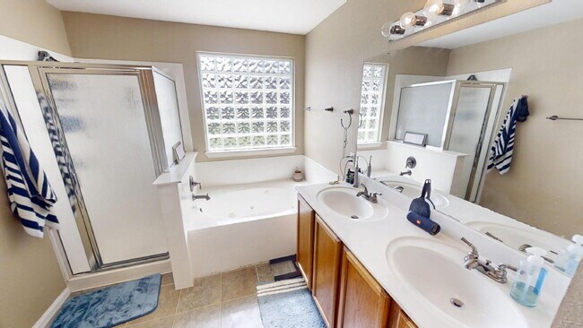 Building Photo - "Charming 3-Bedroom Home with 2 Baths on K...