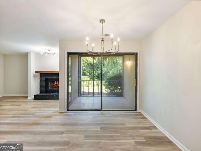 Building Photo - 605 Candler St