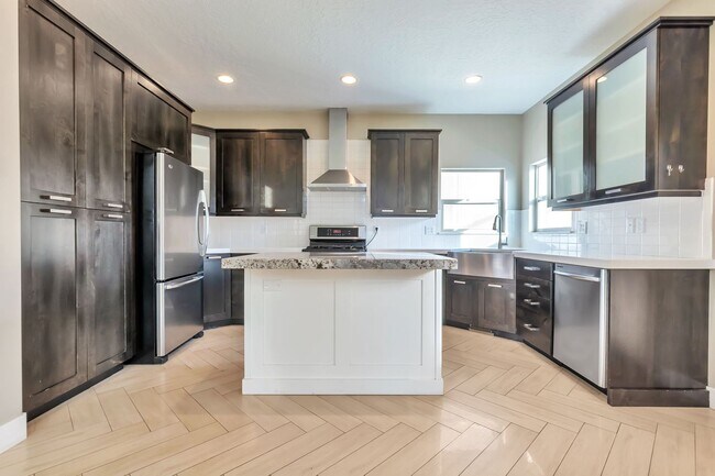 Building Photo - Unique 2 Story Home w attached 2 car