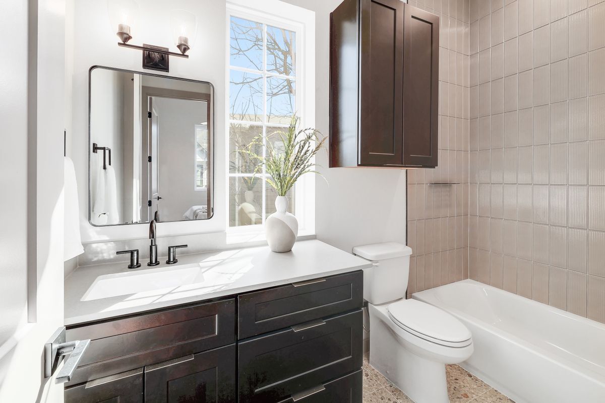 Building Photo - 1732 Bunche Rd