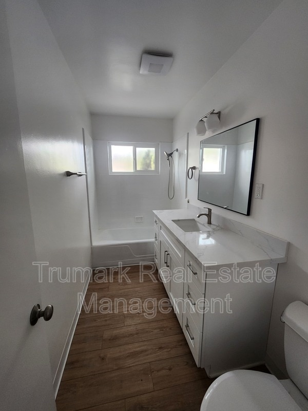 Building Photo - 1835 Lake St