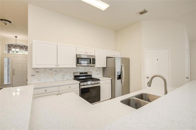 Building Photo - 9719 Goldenglade Dr