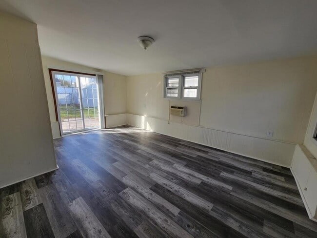 Building Photo - 53 Salem Pl