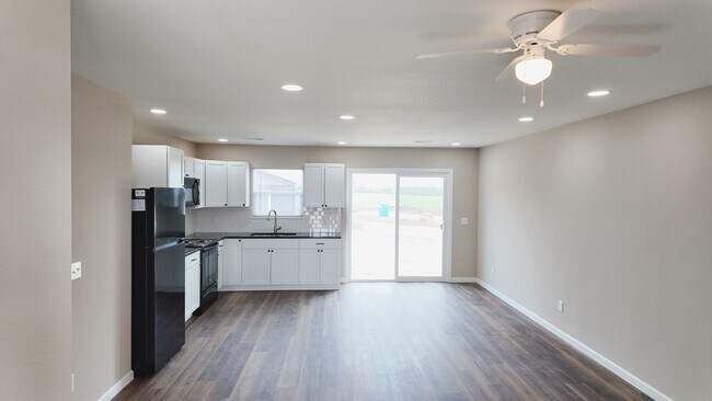 Building Photo - 205 Victory Ln