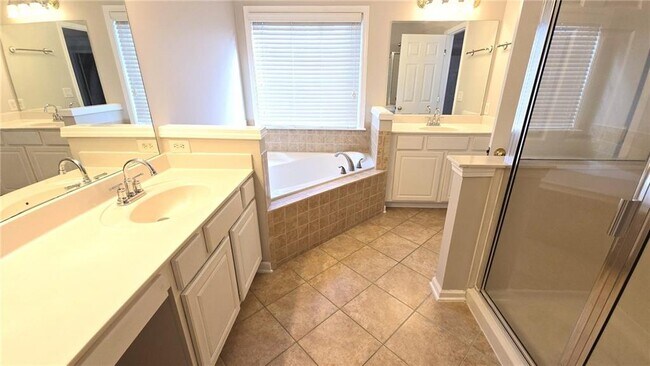 Building Photo - 6099 Prestwood Dr