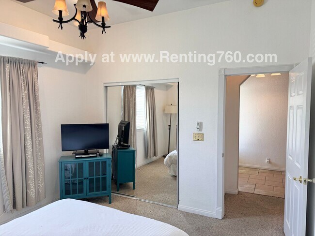 Building Photo - Incredible City Views In Western Hills Est...